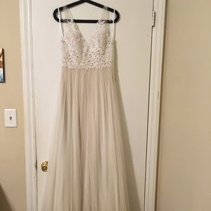 BHLDN Heritage Wedding Dress Size 4 with Bustle